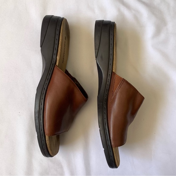 Naturalizer Leather Sandals - Picture 3 of 7